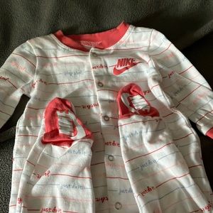 A nike baby body set